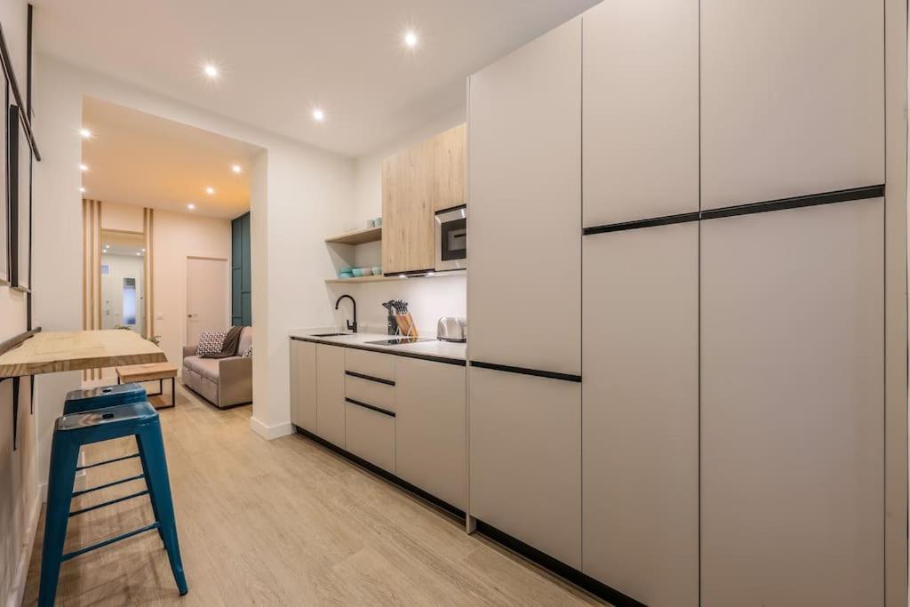 Luxe Apartment In Malasana Hub, Madrid