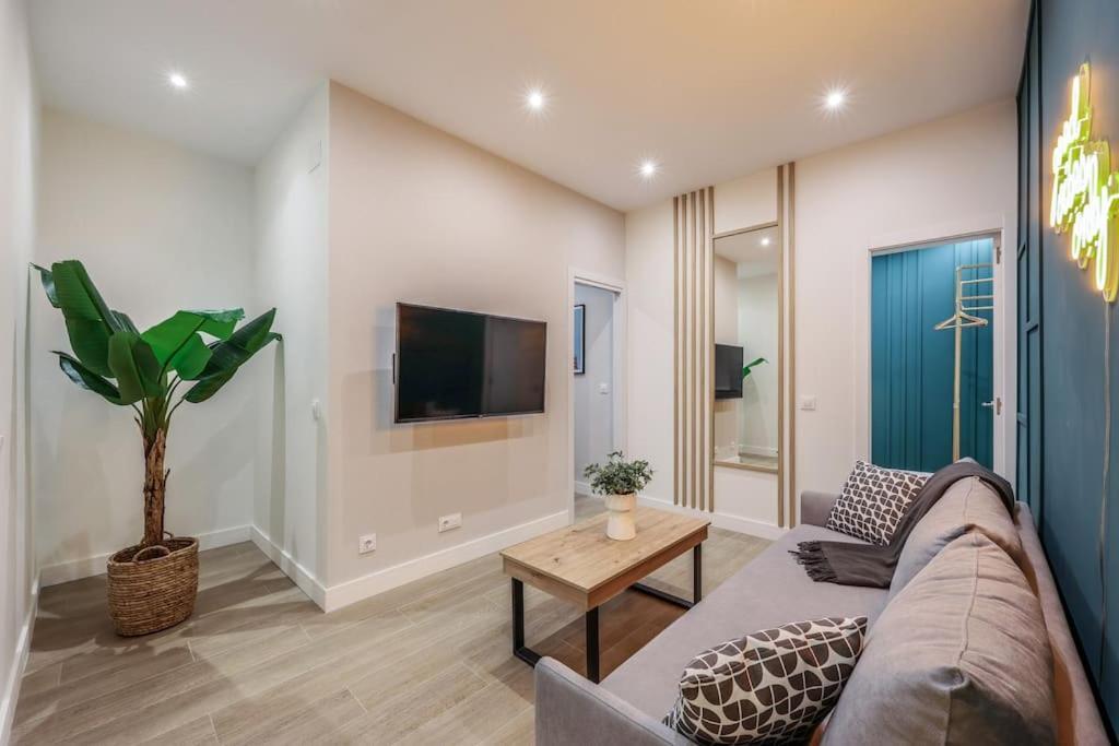 Luxe Apartment In Malasana Hub — Photos 1