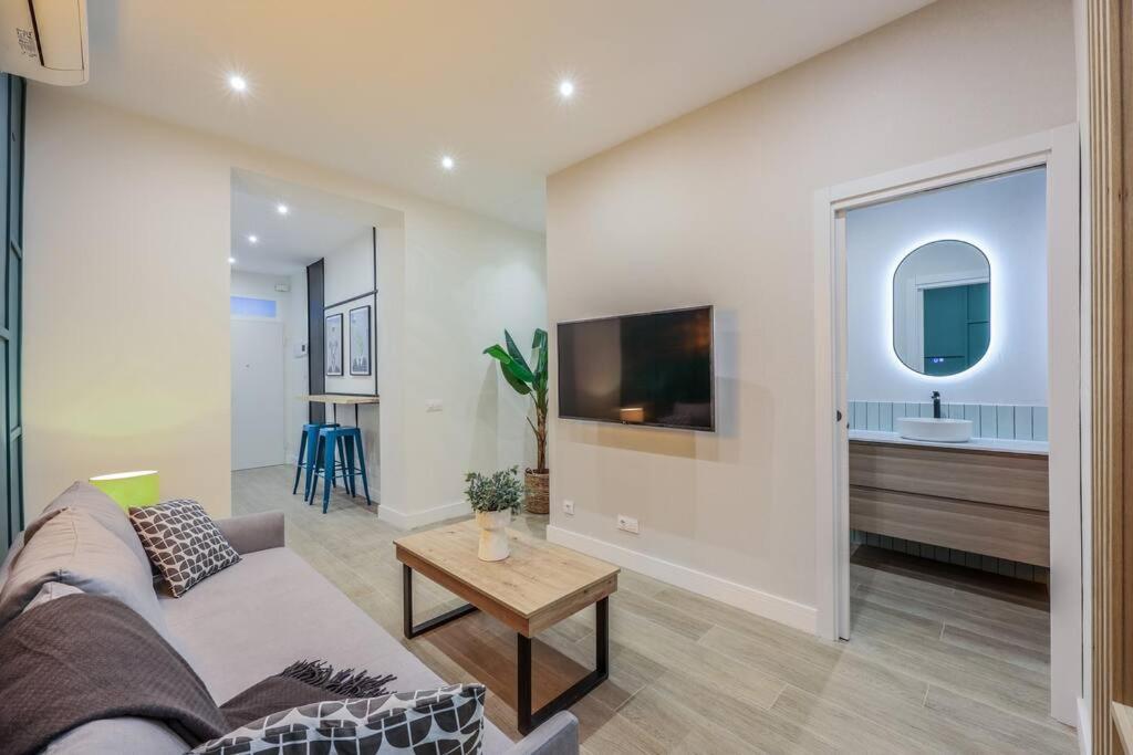 Luxe Apartment In Malasana Hub — Photos 2